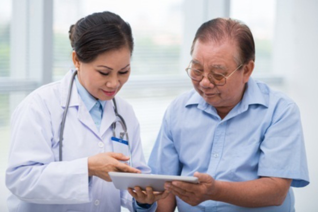 Méo miệng và khó nói là dấu hiệu phổ biến của đột quỵ não