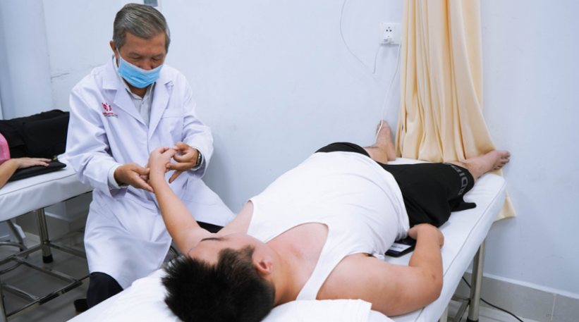 Các phương pháp cử động giúp phục hồi chức năng sau đột quỵ