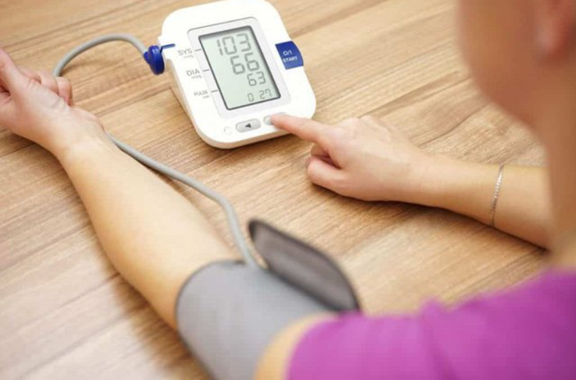 Cần theo dõi huyết áp thường xuyên để đảm bảo sức khỏe